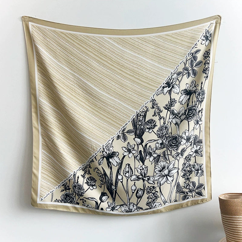 Foulard carré floral view 8