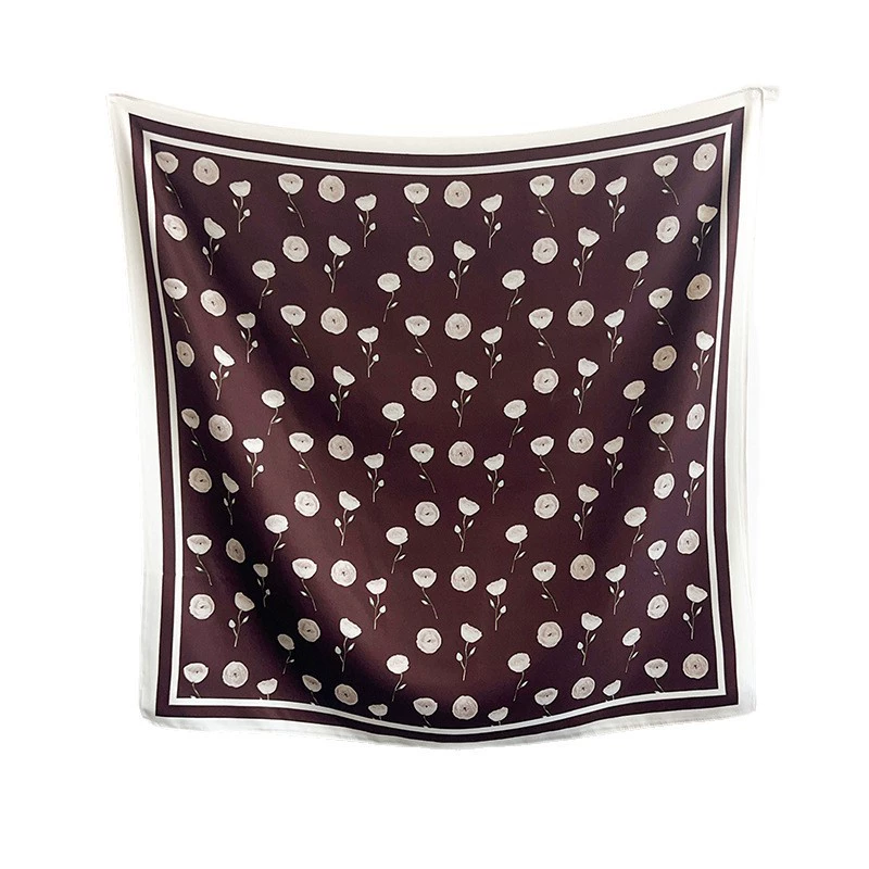 Foulard carré en soie imprimé roses view 5