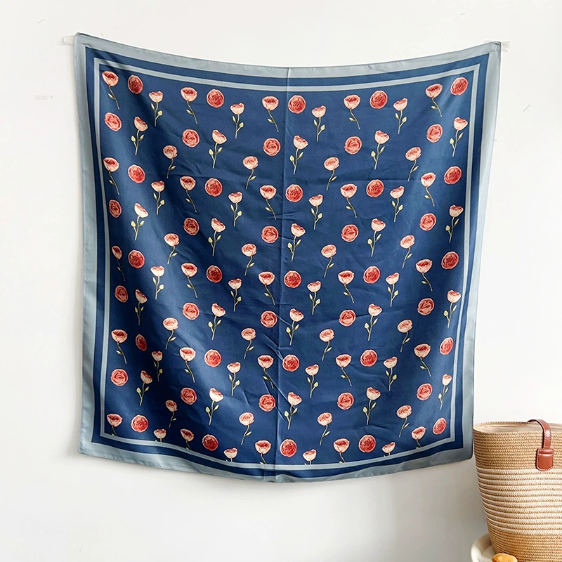 Foulard carré en soie imprimé roses view 6