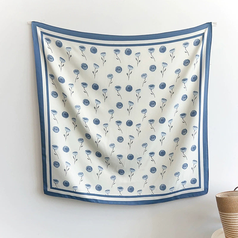 Foulard carré en soie imprimé roses view 10