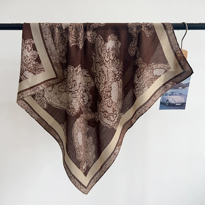 Foulard carré imprimé dentelle