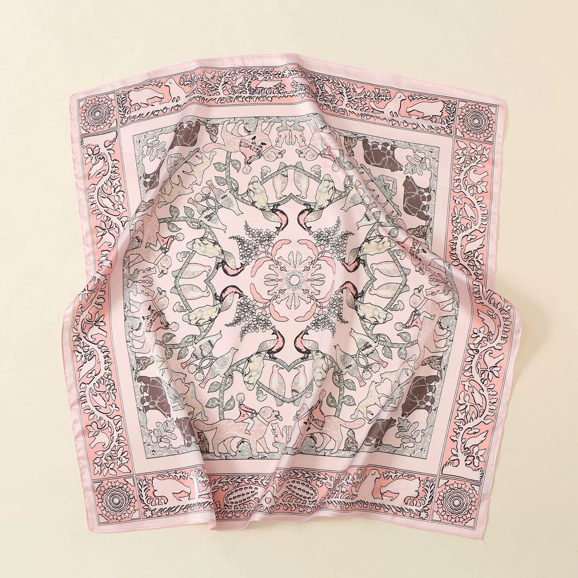 Foulard carré imprimé animalier view 2