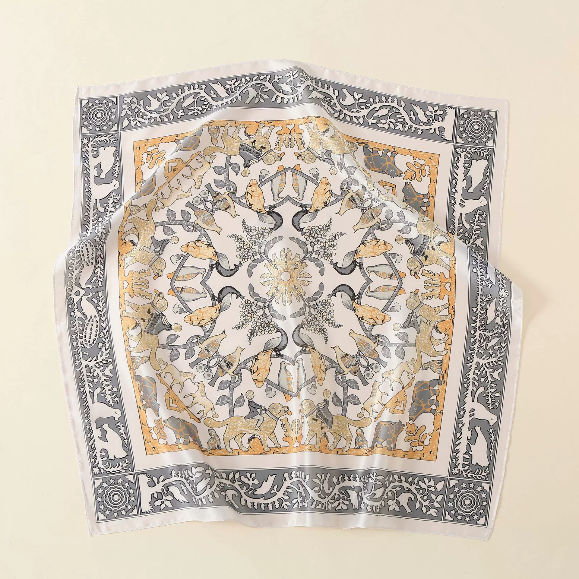 Foulard carré imprimé animalier view 6