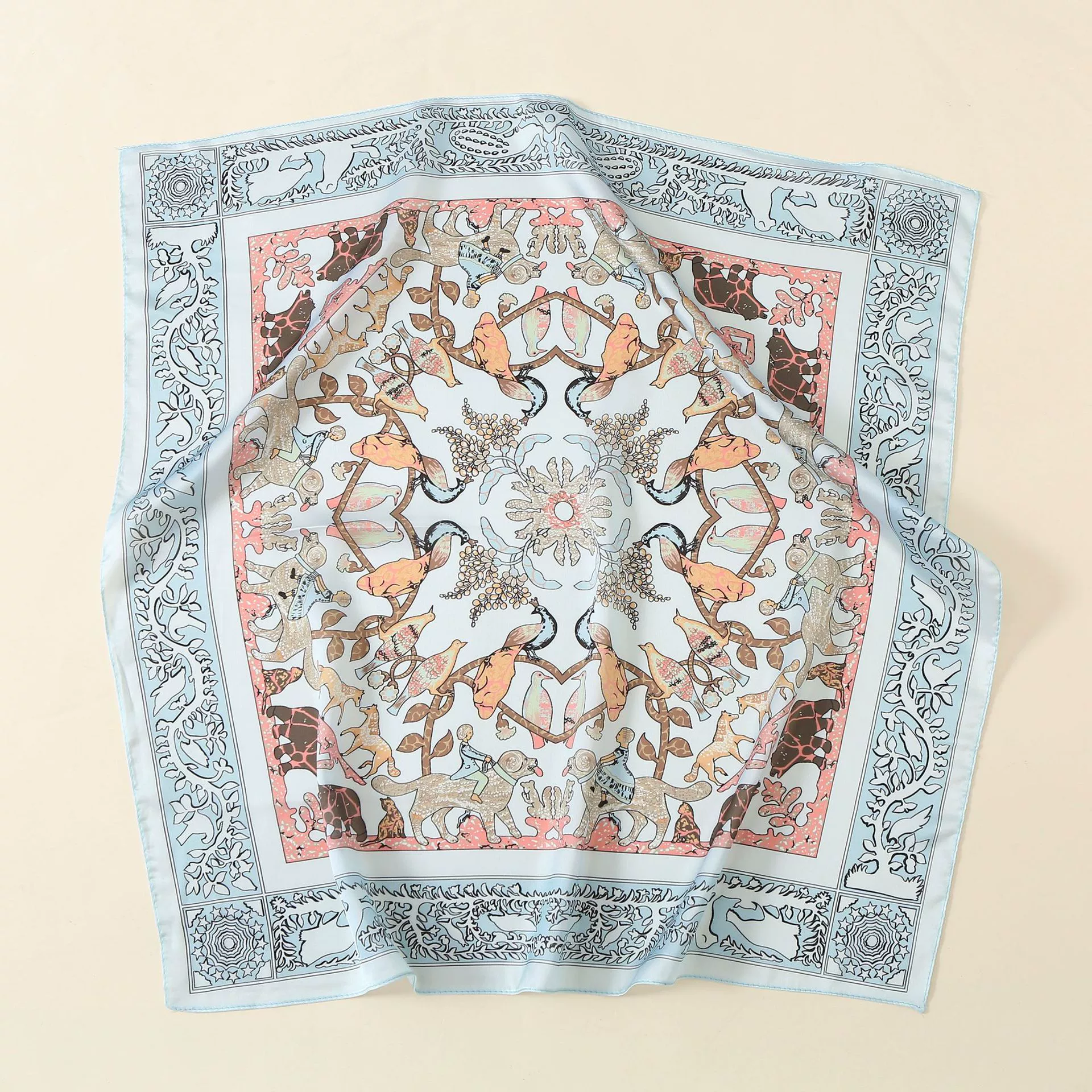 Foulard carré imprimé animalier view 7