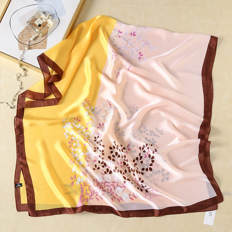 Foulard long imprimé floral aspect soie view 4
