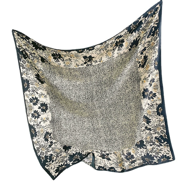 Foulard carré imprimé floral aspect soie view 5
