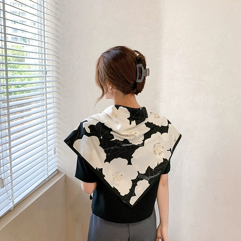 90cm Floral Print Silk-Look Square Scarf