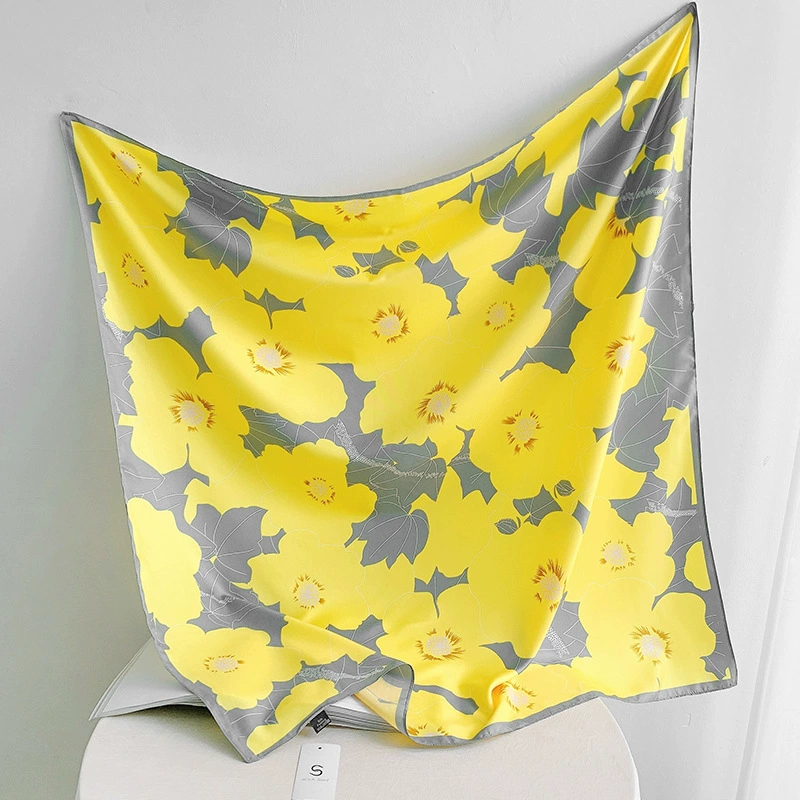 Foulard carré 90cm imprimé floral aspect soie view 6