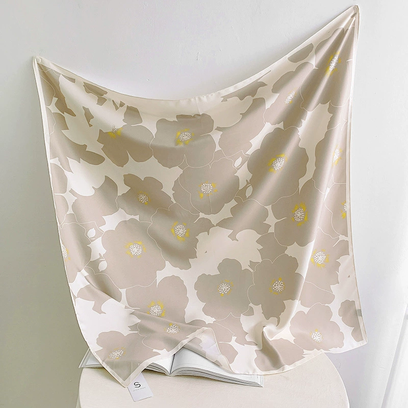 Foulard carré 90cm imprimé floral aspect soie view 7