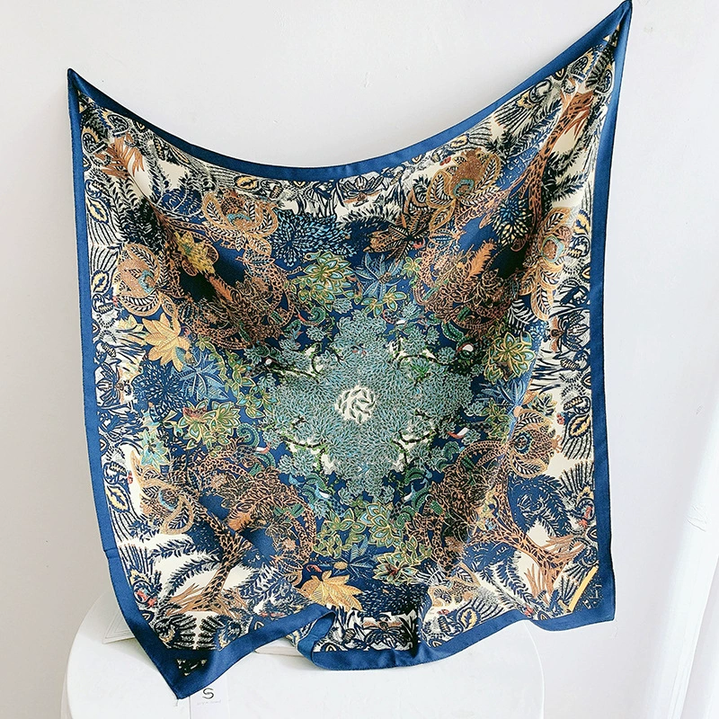 Foulard carré 90cm imprimé floral aspect soie view 2