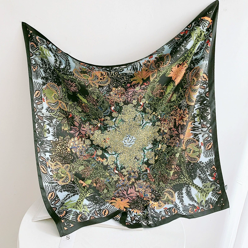 Foulard carré 90cm imprimé floral aspect soie view 6