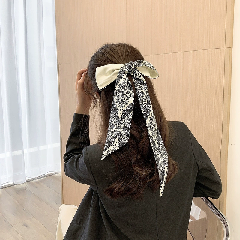 Houndstooth Print Twilly Scarf view 4
