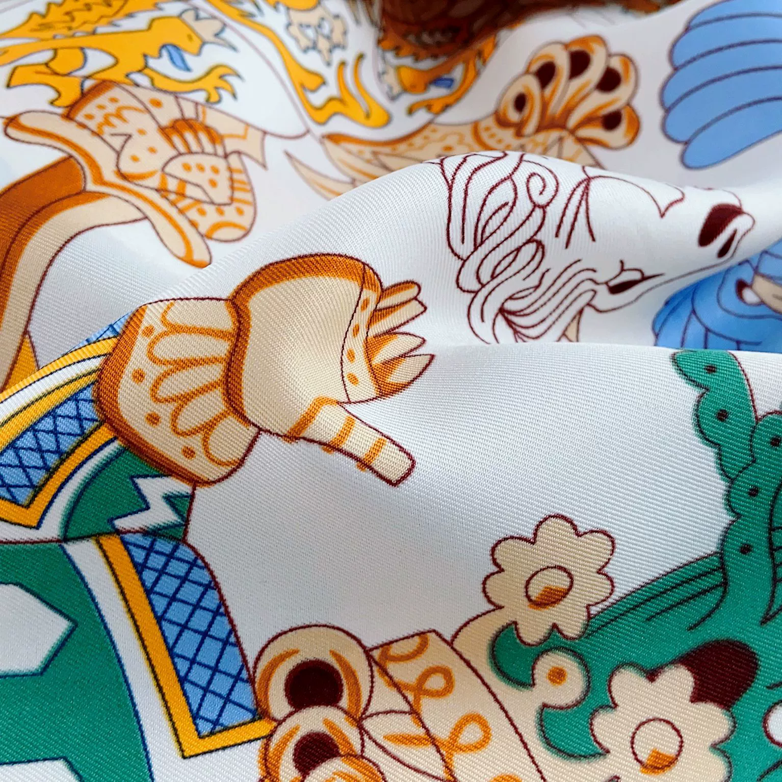 Foulard carré imprimé floral aspect soie view 4