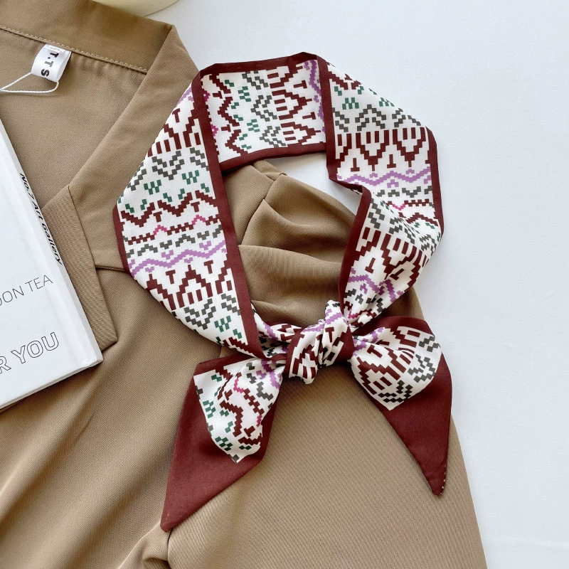 Foulard twilly géométrique view 6