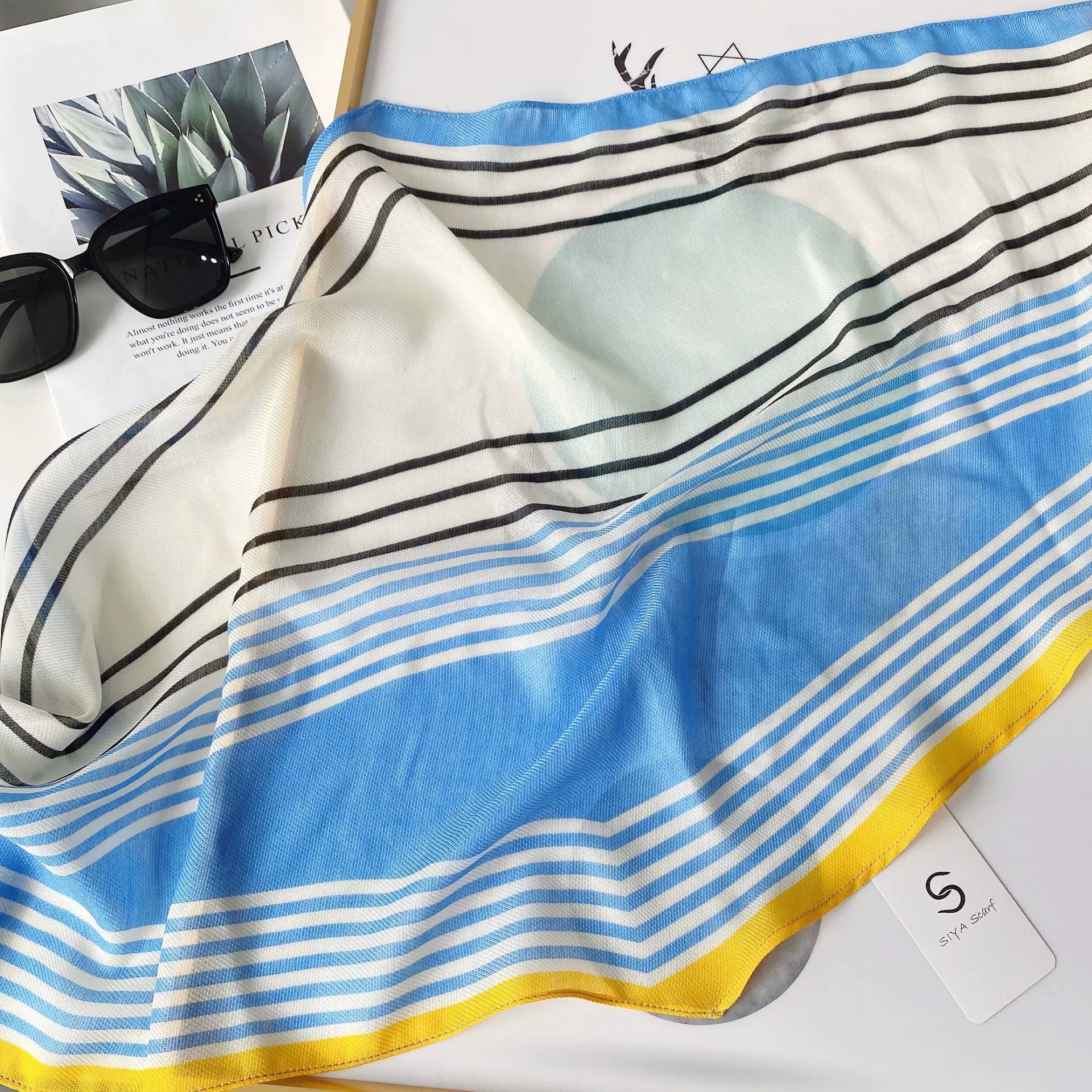 Foulard rayé view 2
