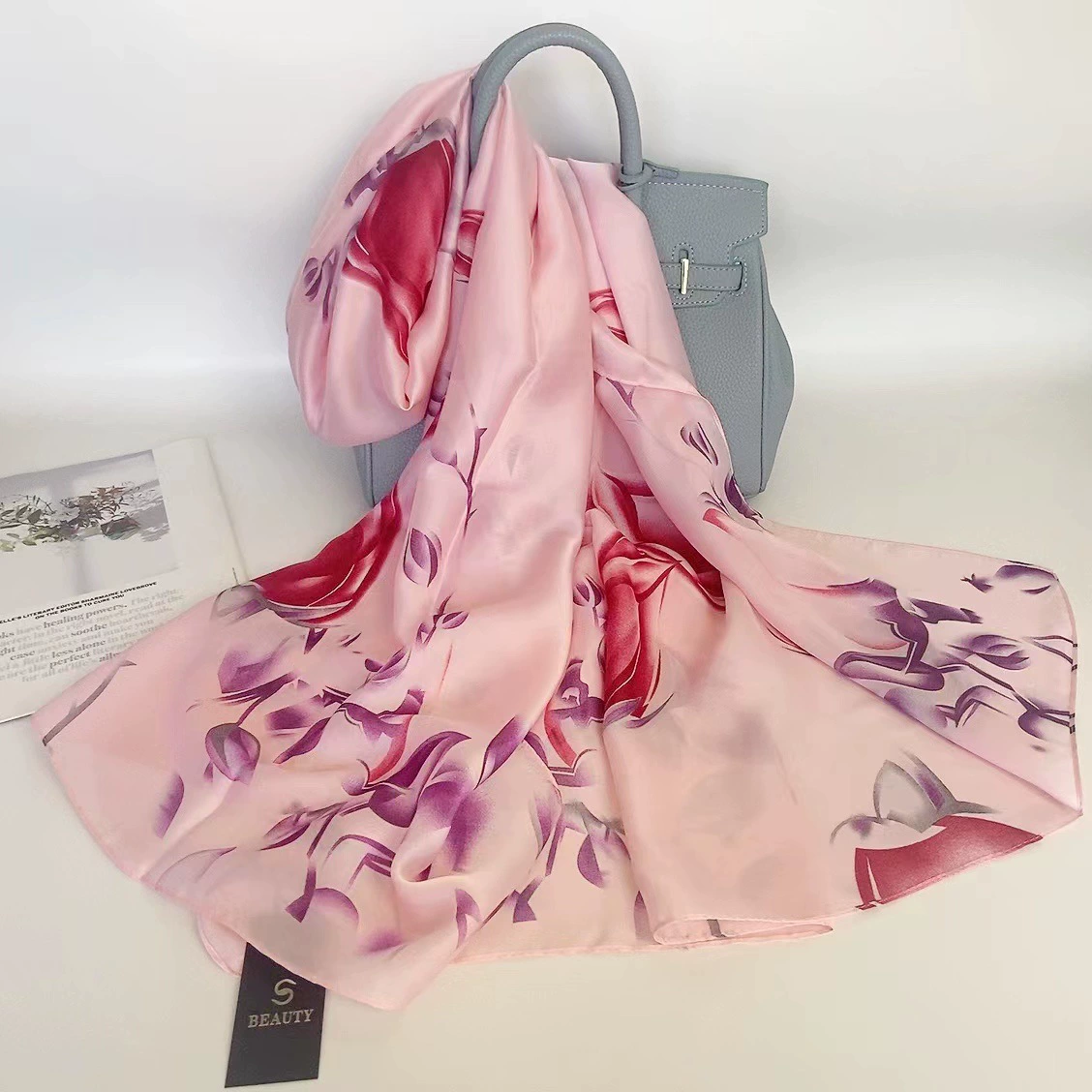 لفة وشاح مطبوع بأزهار بمظهر حريري view 7