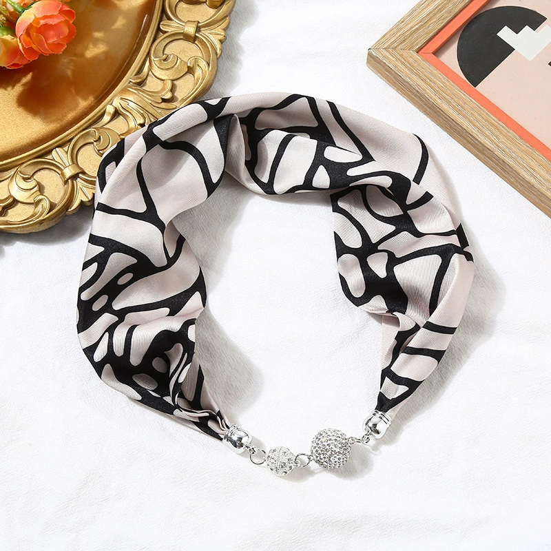 Magnetic Closure Scarf view 4