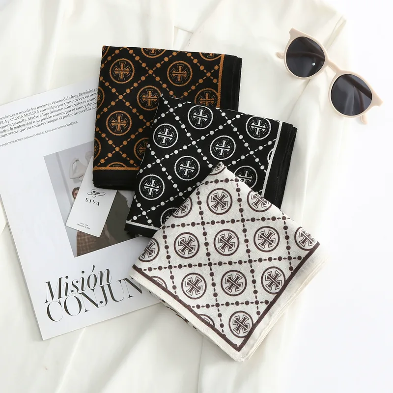 65cm Floral Print Velvet Square Scarf