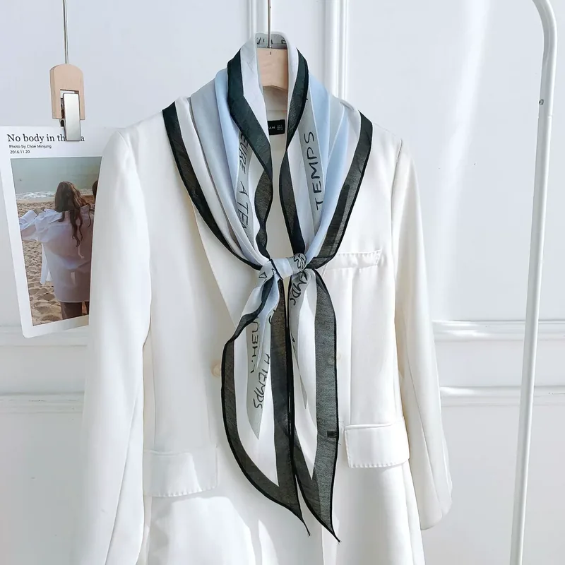 Geometric Triangle Neck Scarf