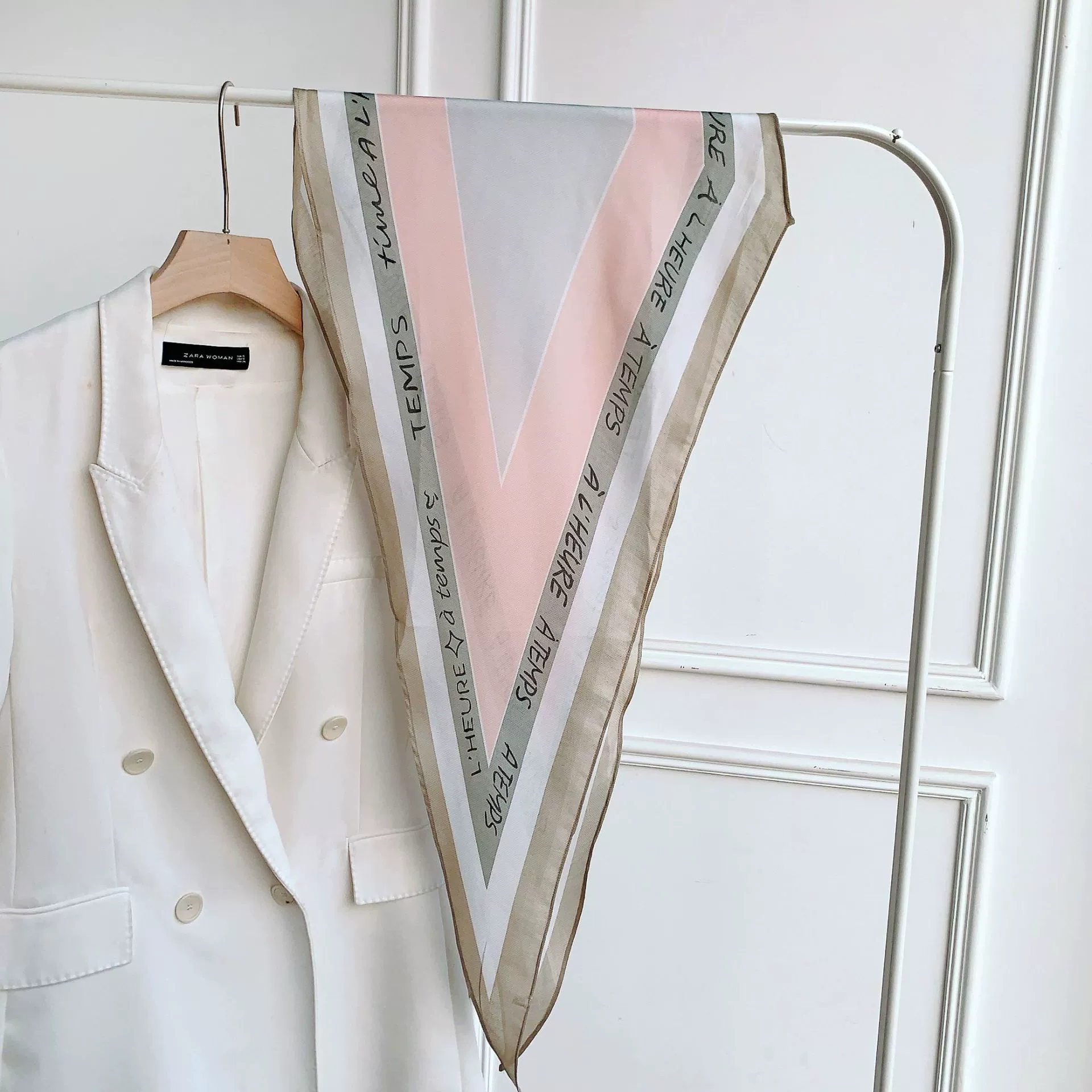 Geometric Triangle Neck Scarf view 4