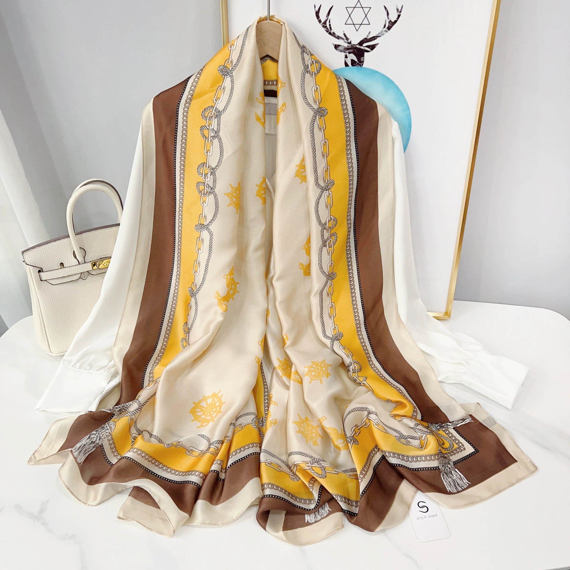 Foulard de plage en mousseline imprimé view 3