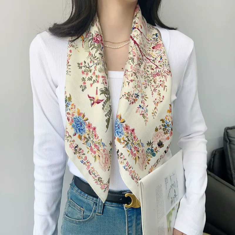 Foulard carré en coton imprimé papillon