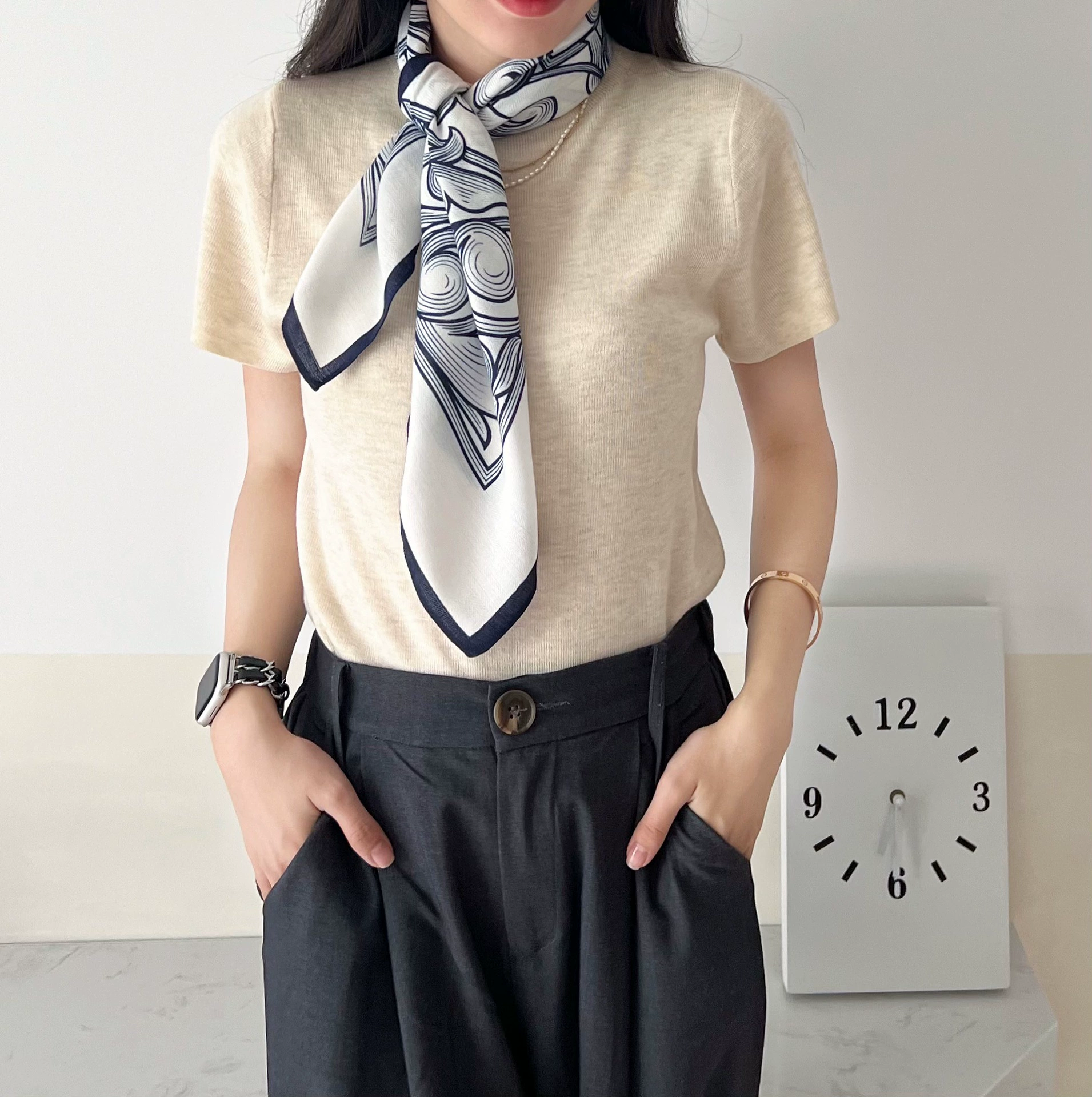 Foulard carré en coton imprimé papillon view 3