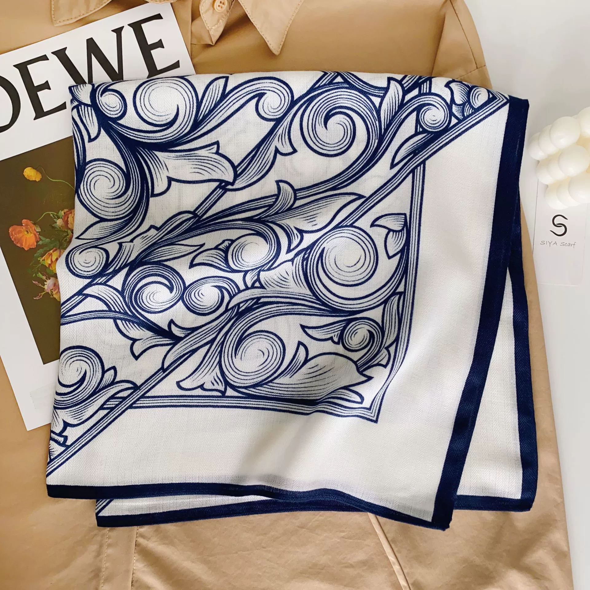 Foulard carré en coton imprimé papillon view 10