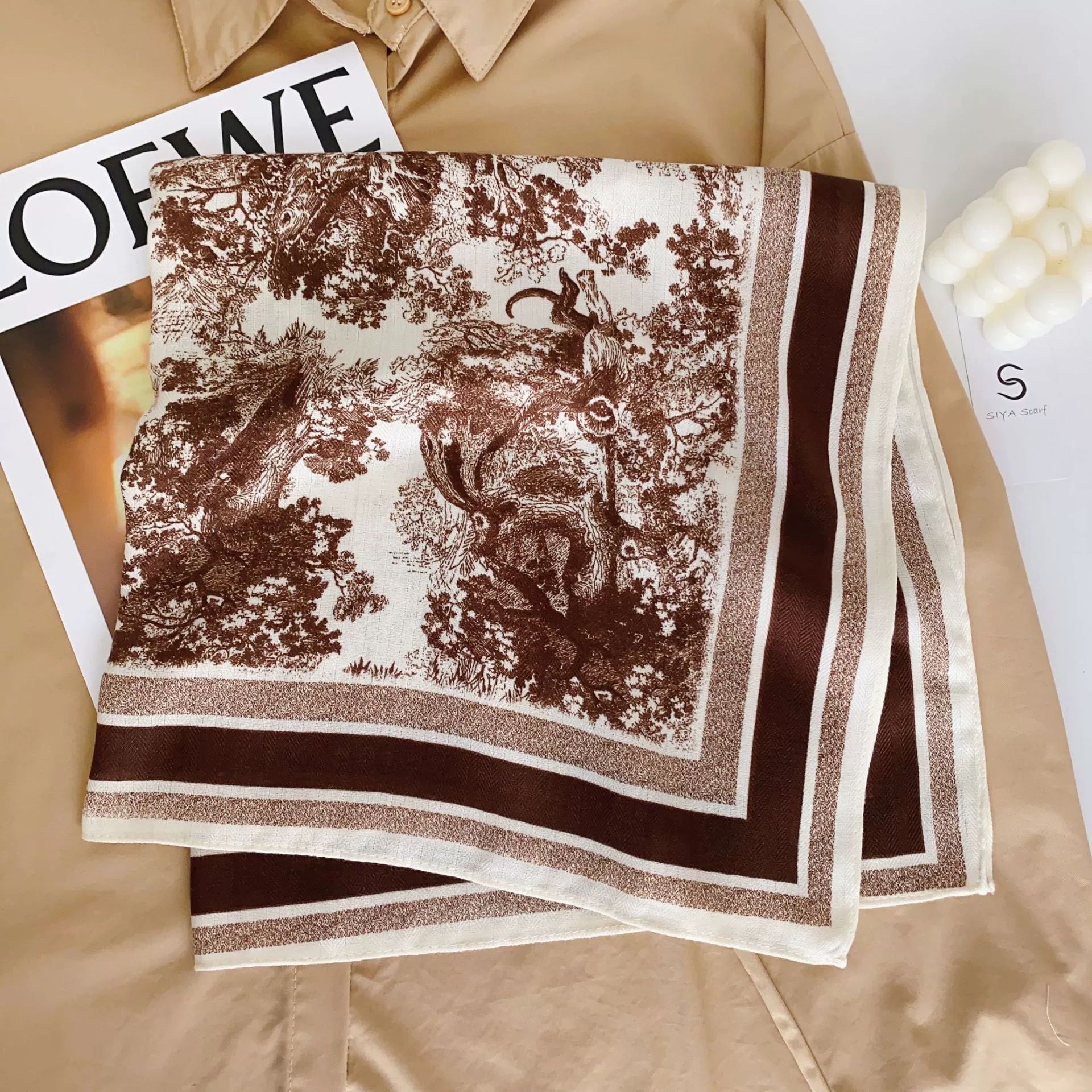 Foulard carré en coton imprimé papillon view 11