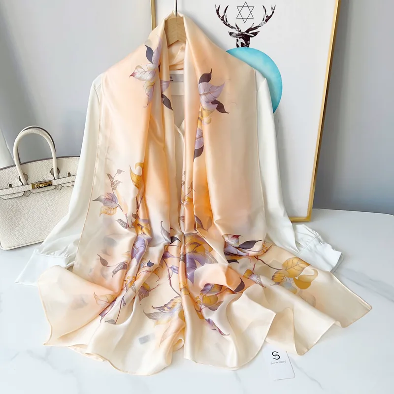 Foulard de plage en mousseline à fleurs