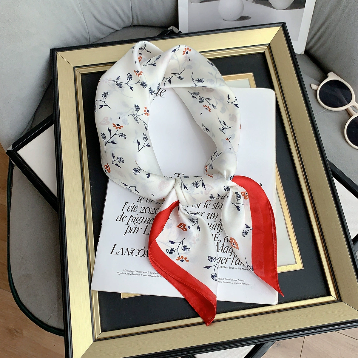 Foulard carré 70 cm à fleurs view 3