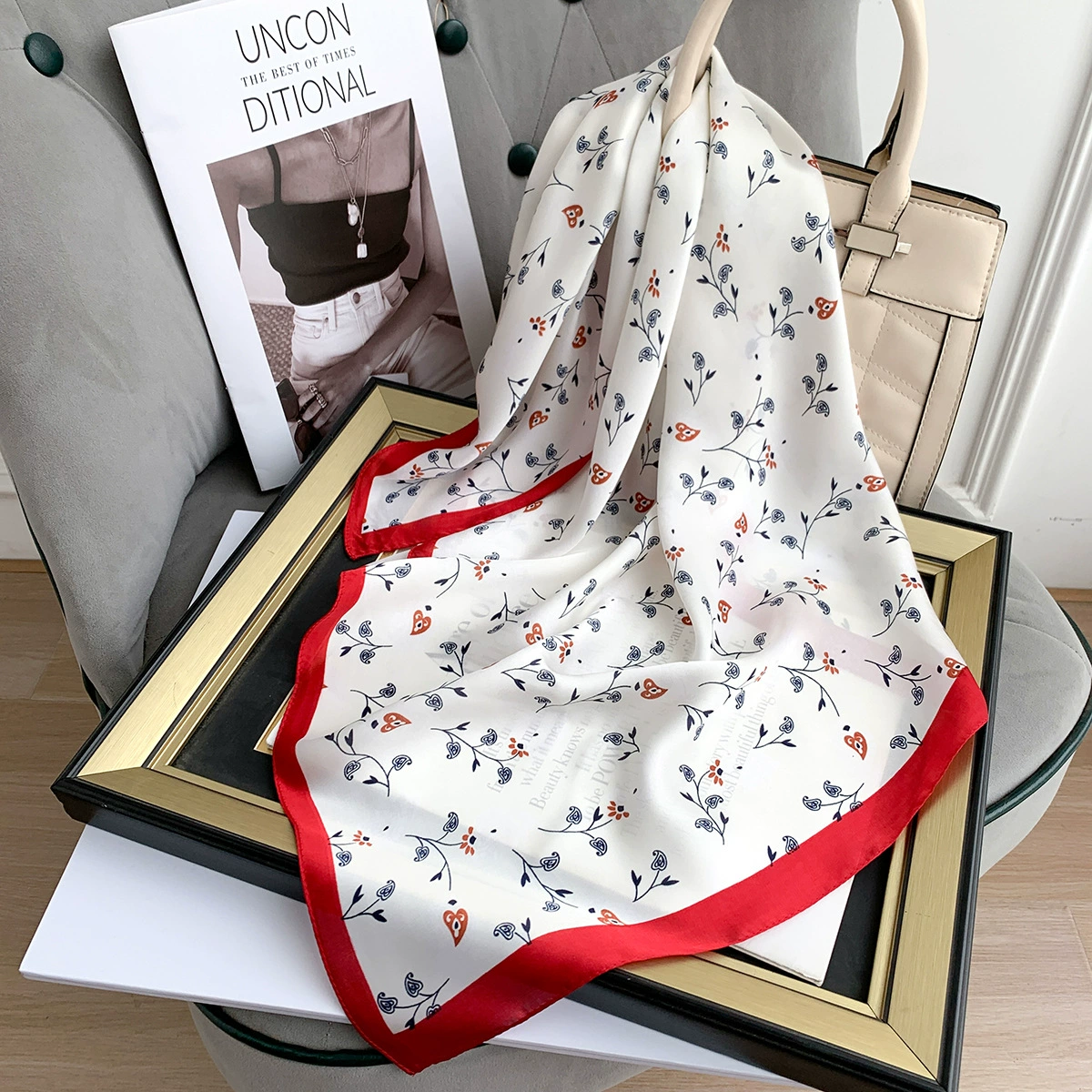 Foulard carré 70 cm à fleurs view 6