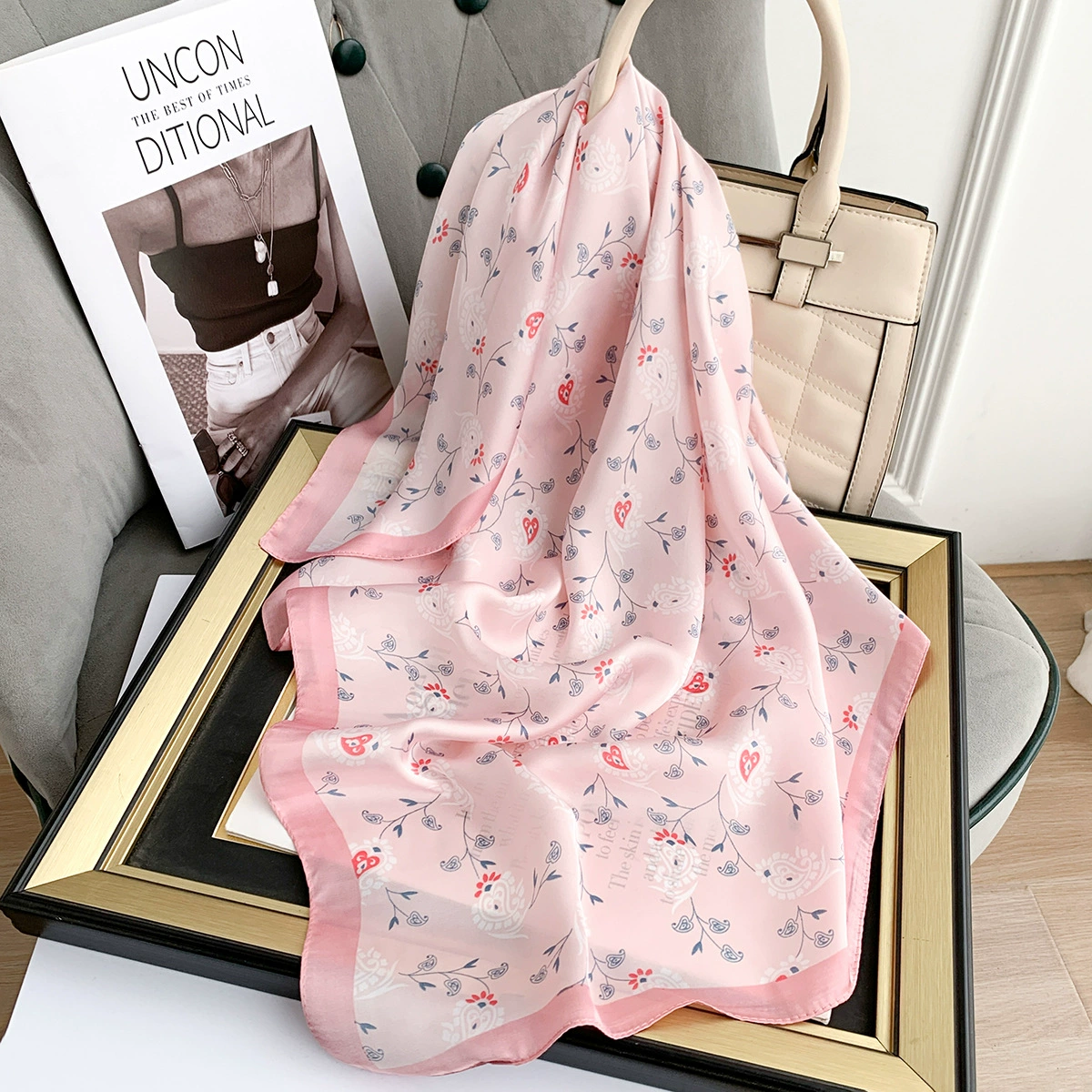 Foulard carré 70 cm à fleurs view 7