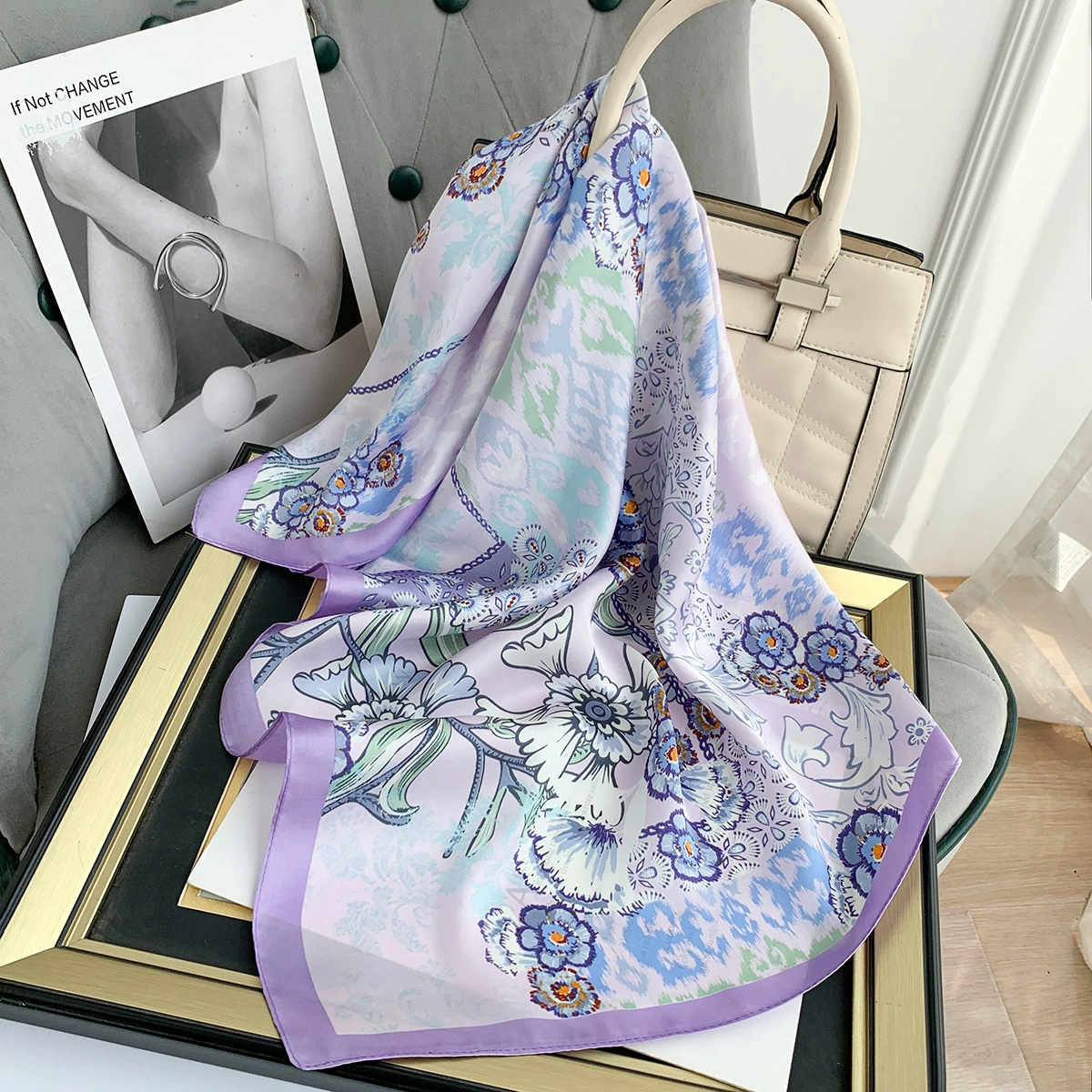 Foulard carré imitation soie à fleurs view 3