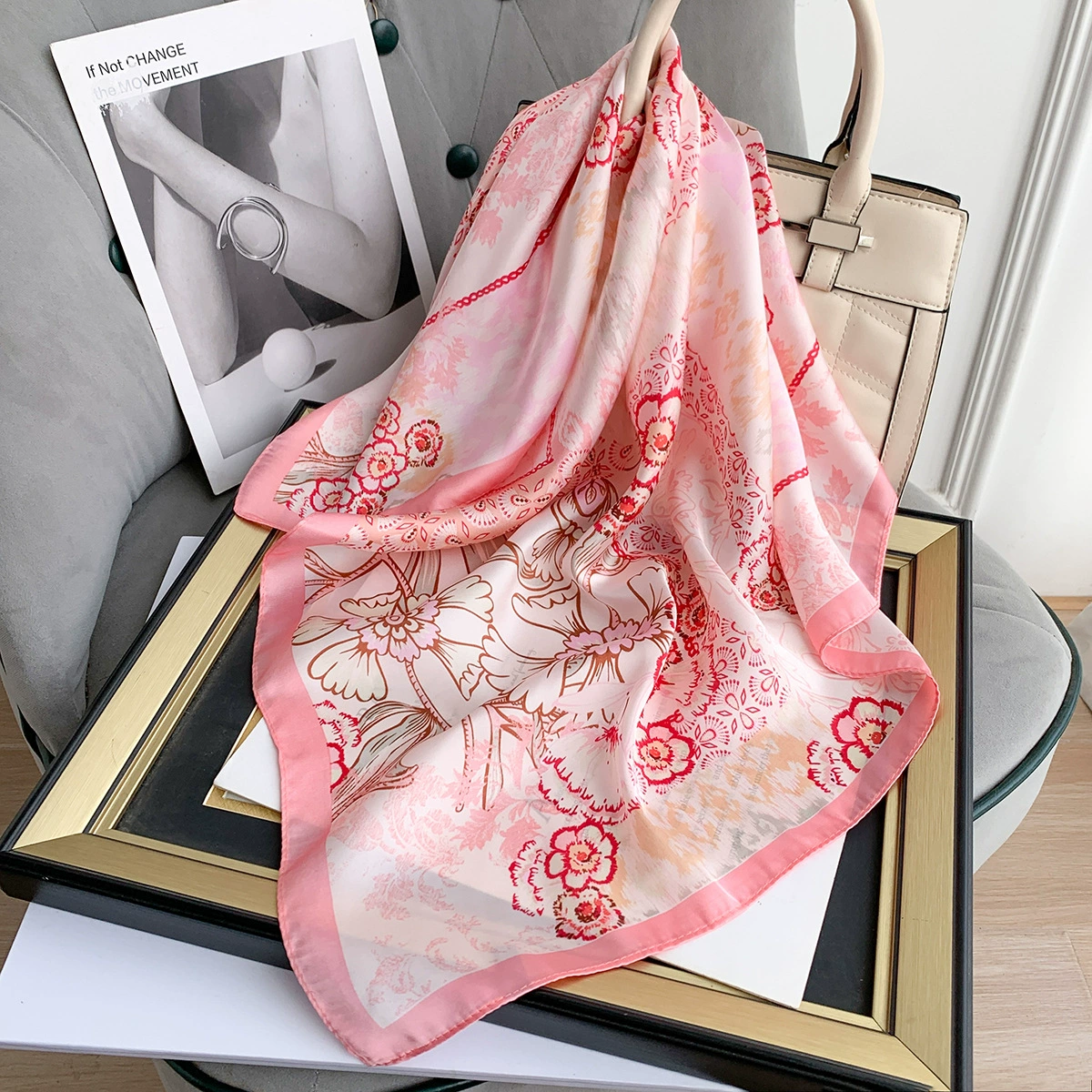 Foulard carré imitation soie à fleurs view 7