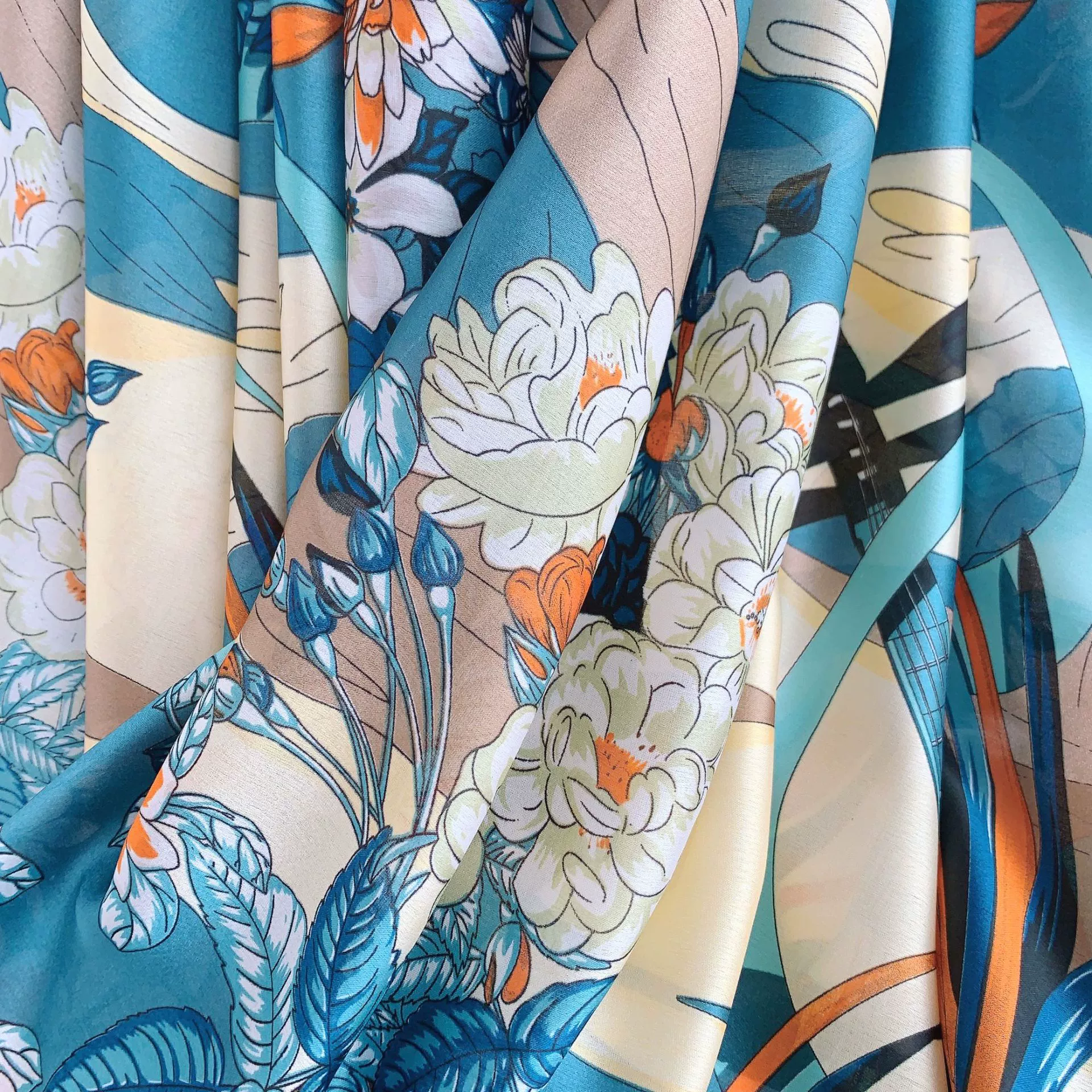 Foulard en voile à imprimé floral view 4