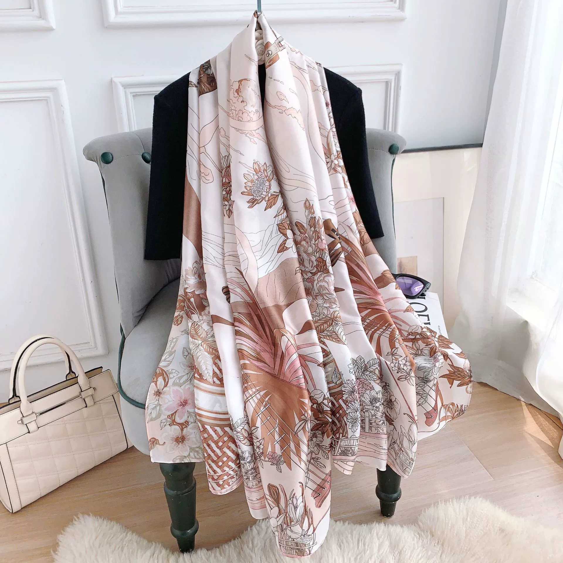 Foulard en voile à imprimé floral view 6