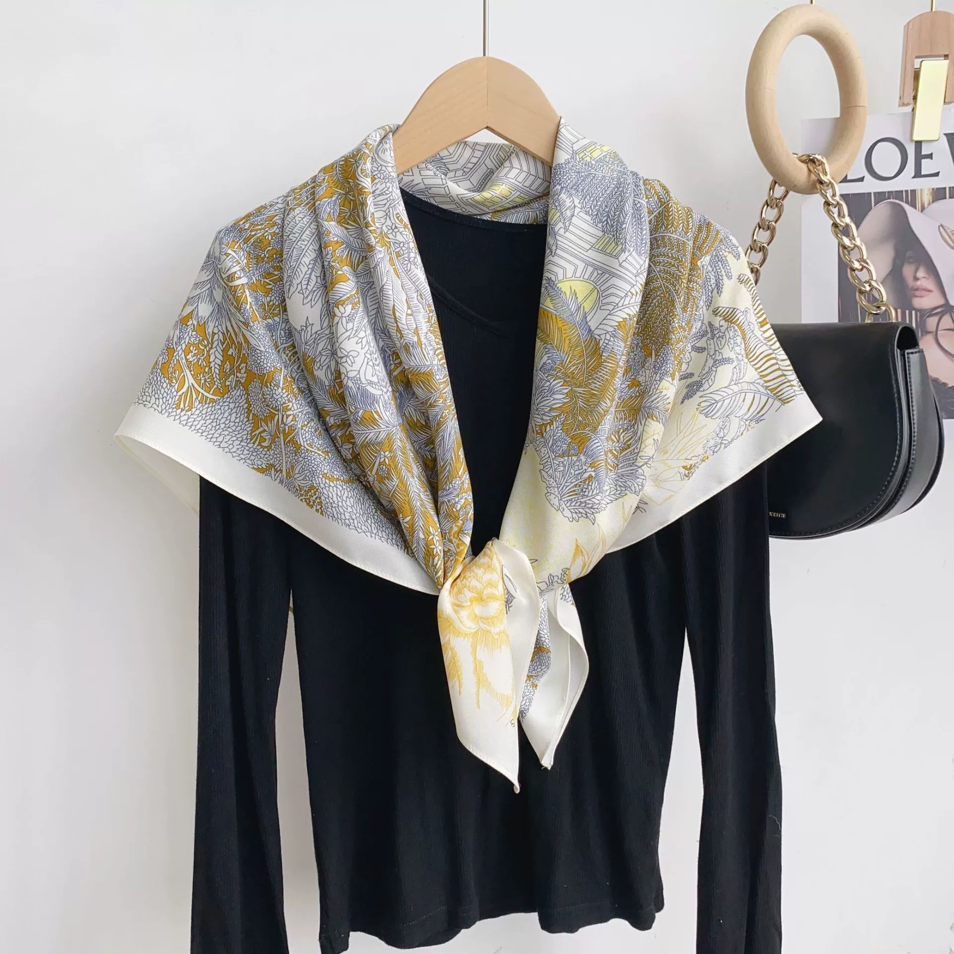 Foulard carré imprimé 90 cm view 4