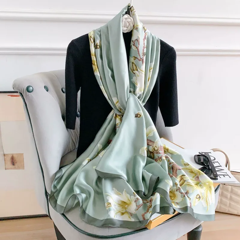 Foulard sheer à motif magnolia