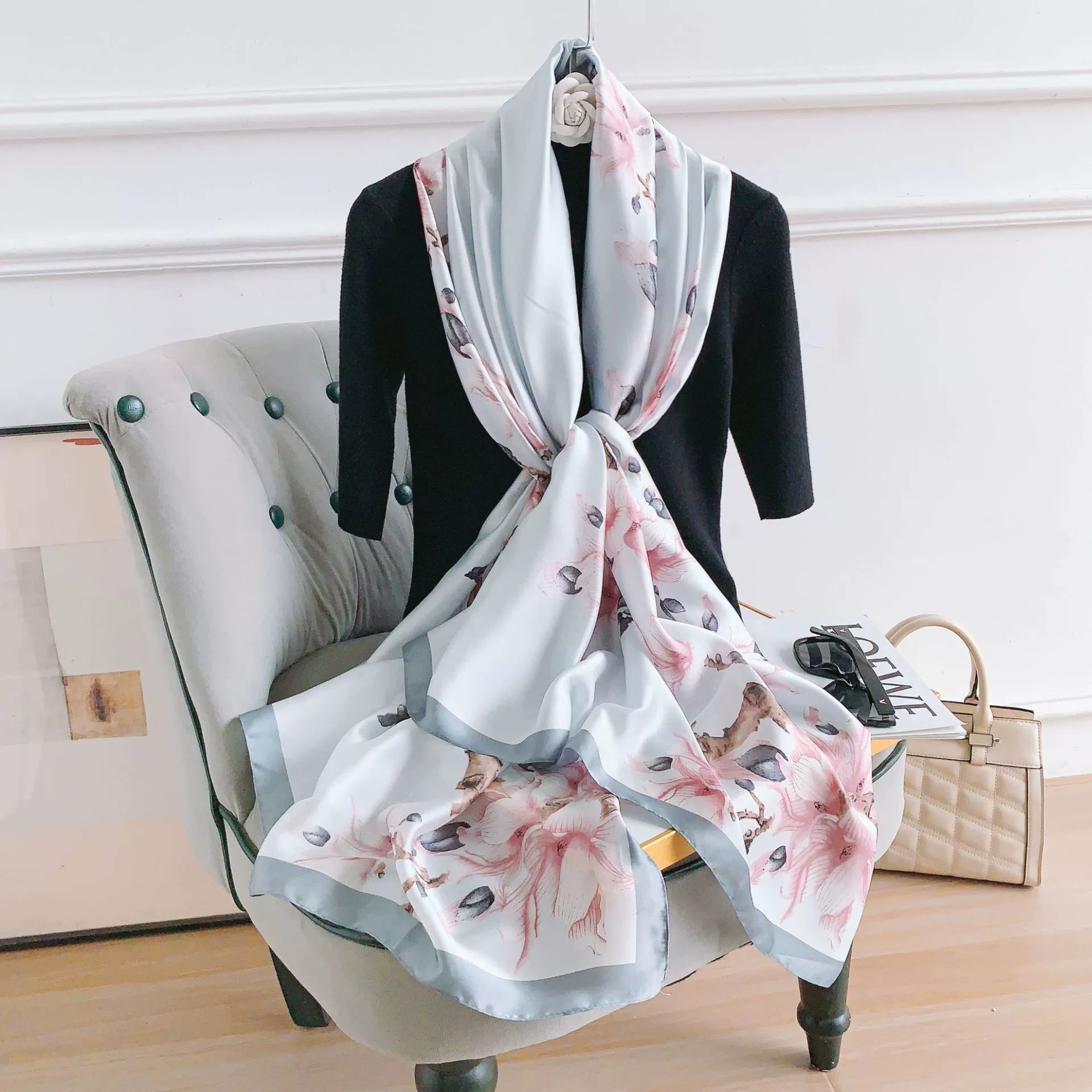 Foulard sheer à motif magnolia view 3