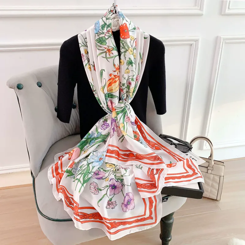 Bufanda con aspecto de seda floral
