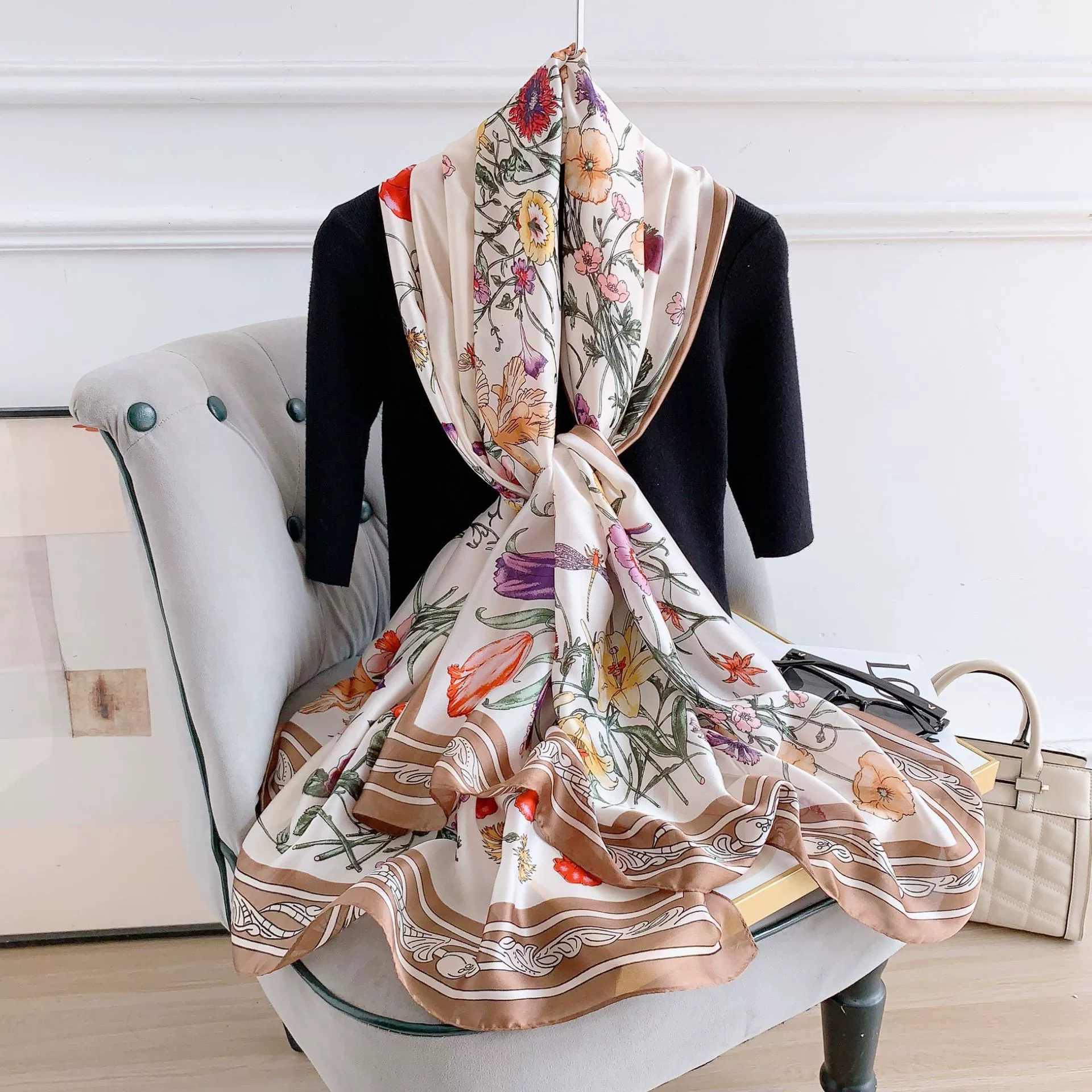 Bufanda con aspecto de seda floral view 2
