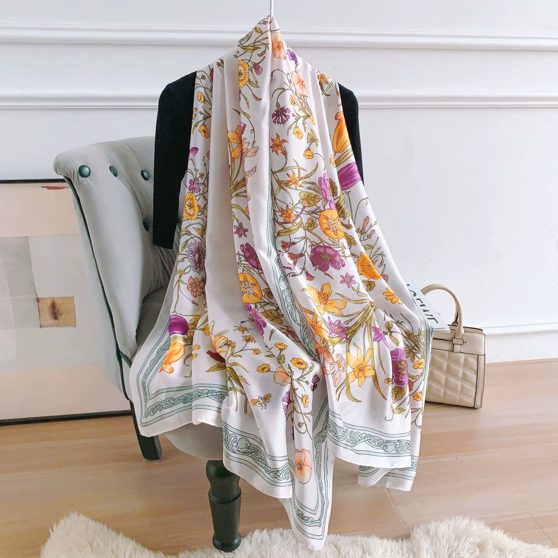 Bufanda con aspecto de seda floral view 4