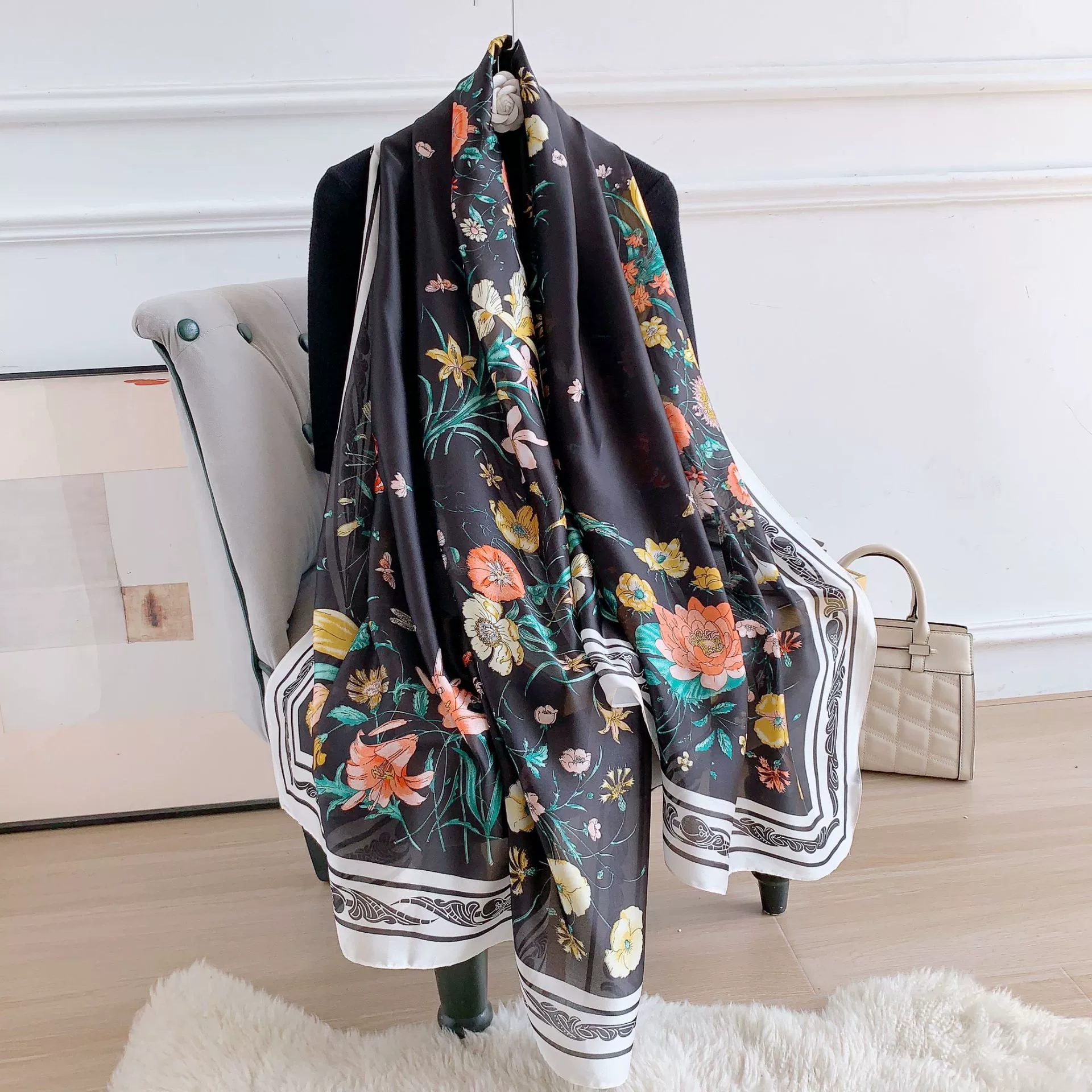 Bufanda con aspecto de seda floral view 7