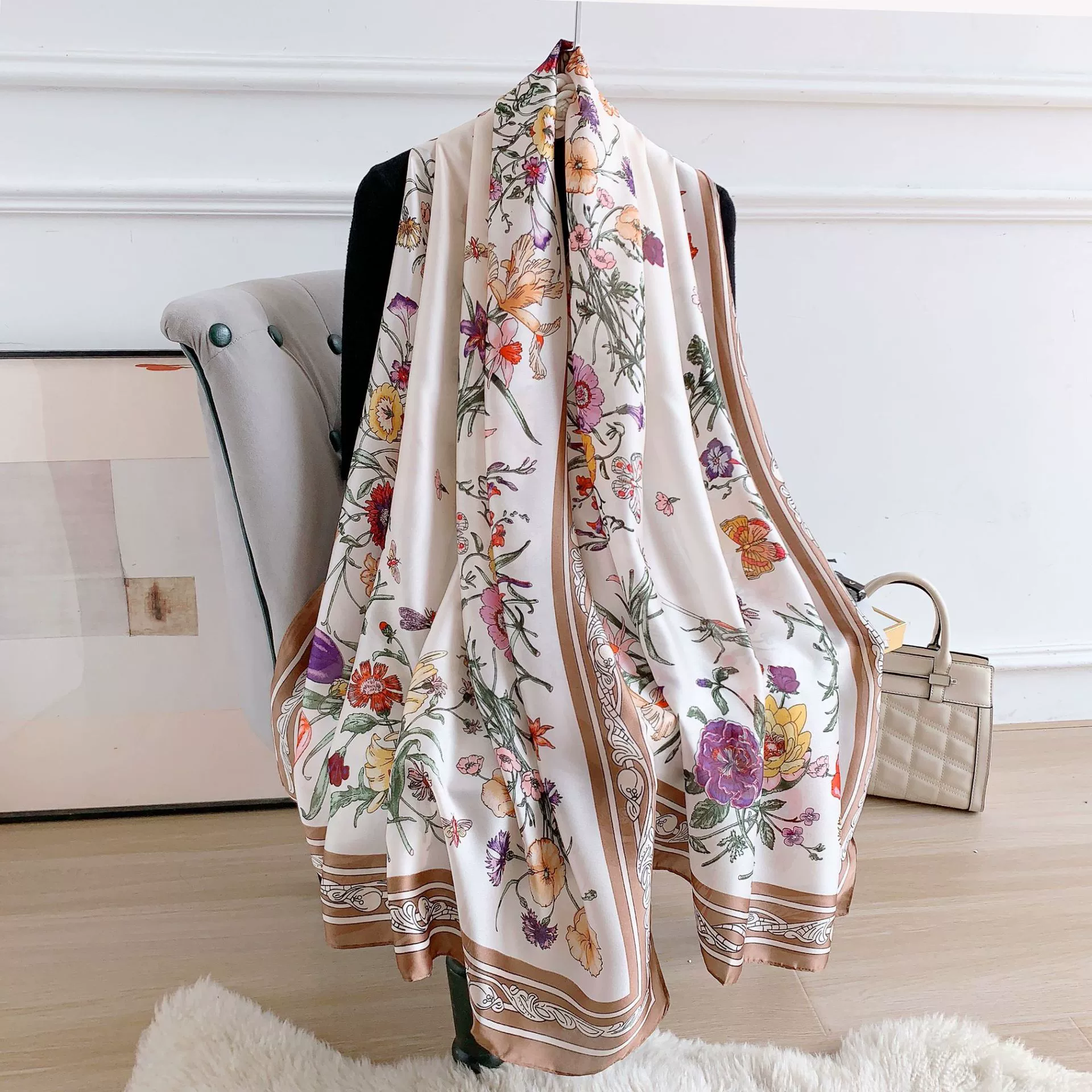 Bufanda con aspecto de seda floral view 8