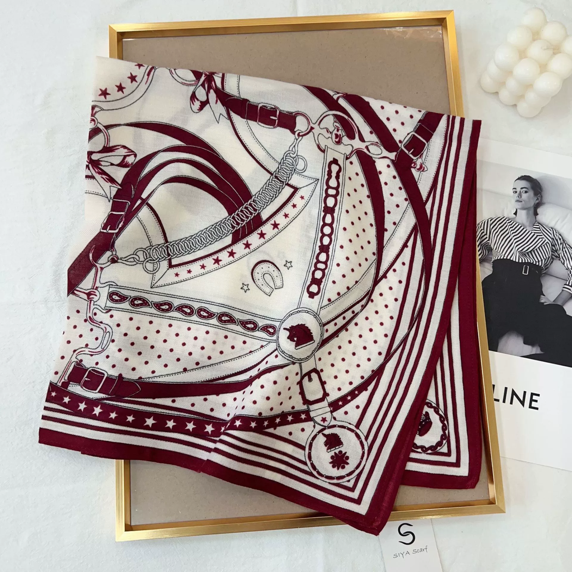 Pañuelo cuadrado de terciopelo de 70 cm con estampado de cadena view 6
