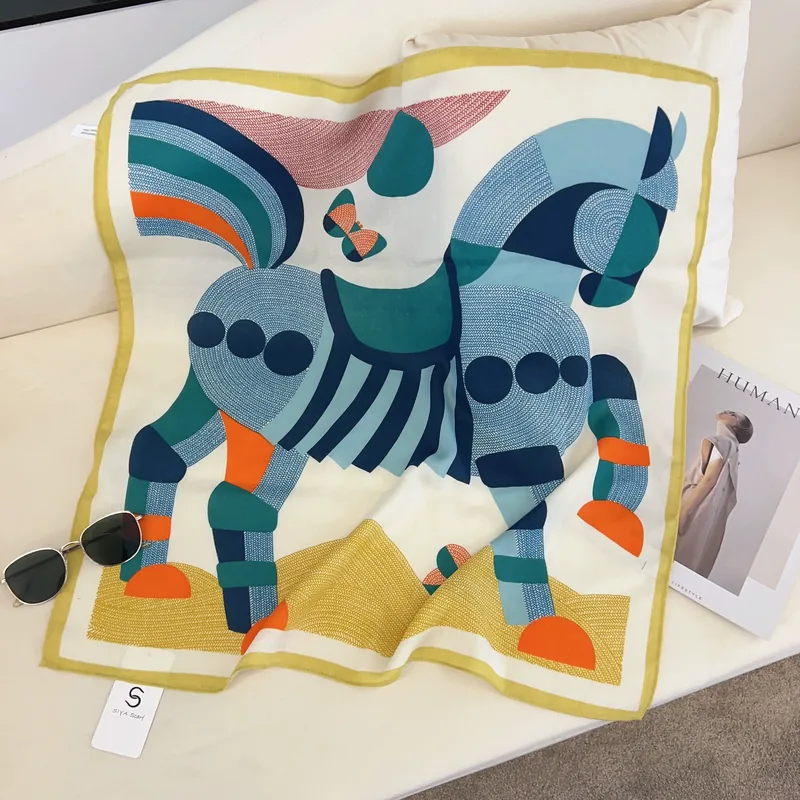 Petit carré 68 cm en velours imprimé