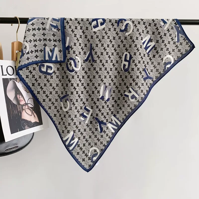 Pañuelo pequeño cuadrado 68 cm de espiga estampado