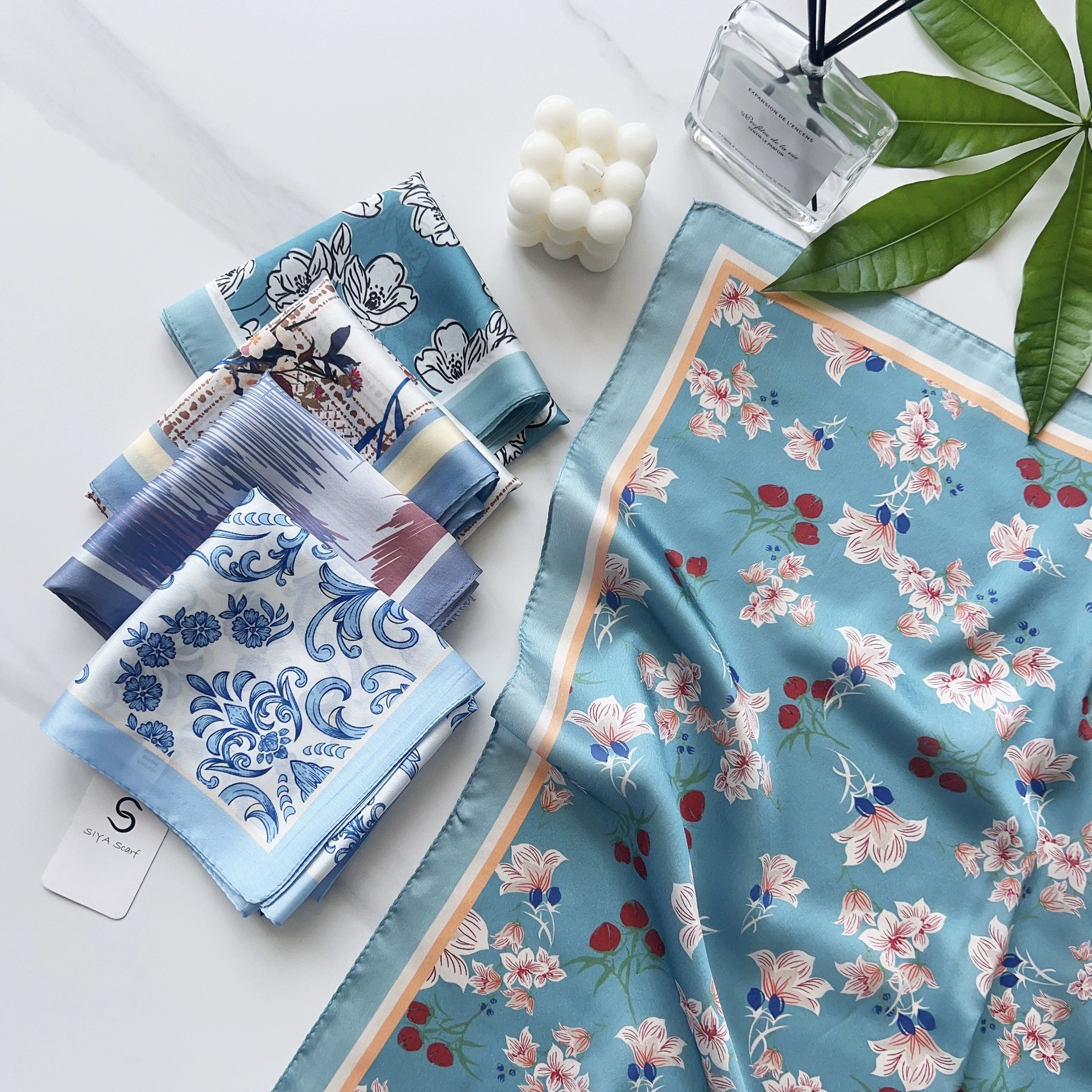Carré 58 cm imprimé floral view 4