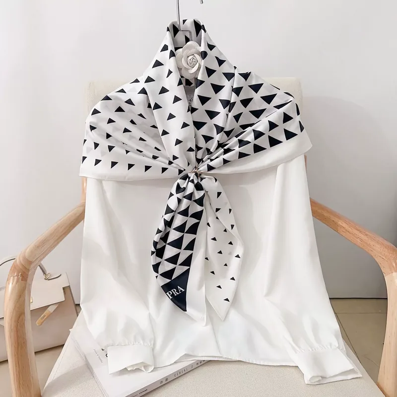 90cm Geometric Print Square Scarf